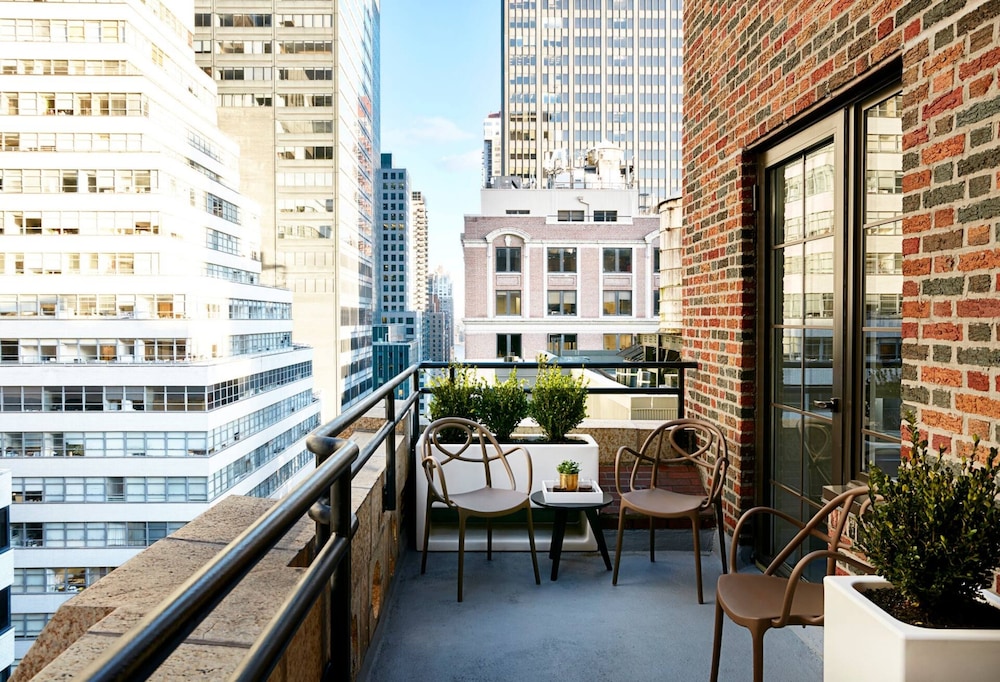 Suite, Balcony (James Renwick) thumbnail 6