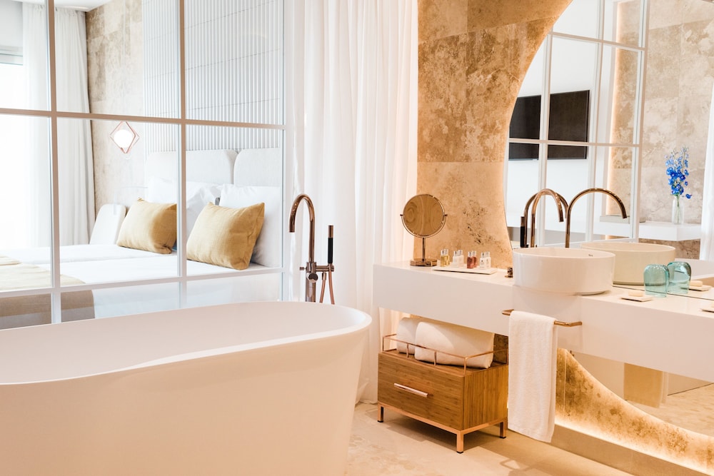 Premier Room, Terrace - Photo 2
