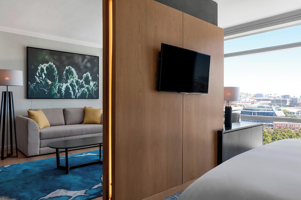 Junior Suite, 1 King Bed with Sofa bed - Photo 13