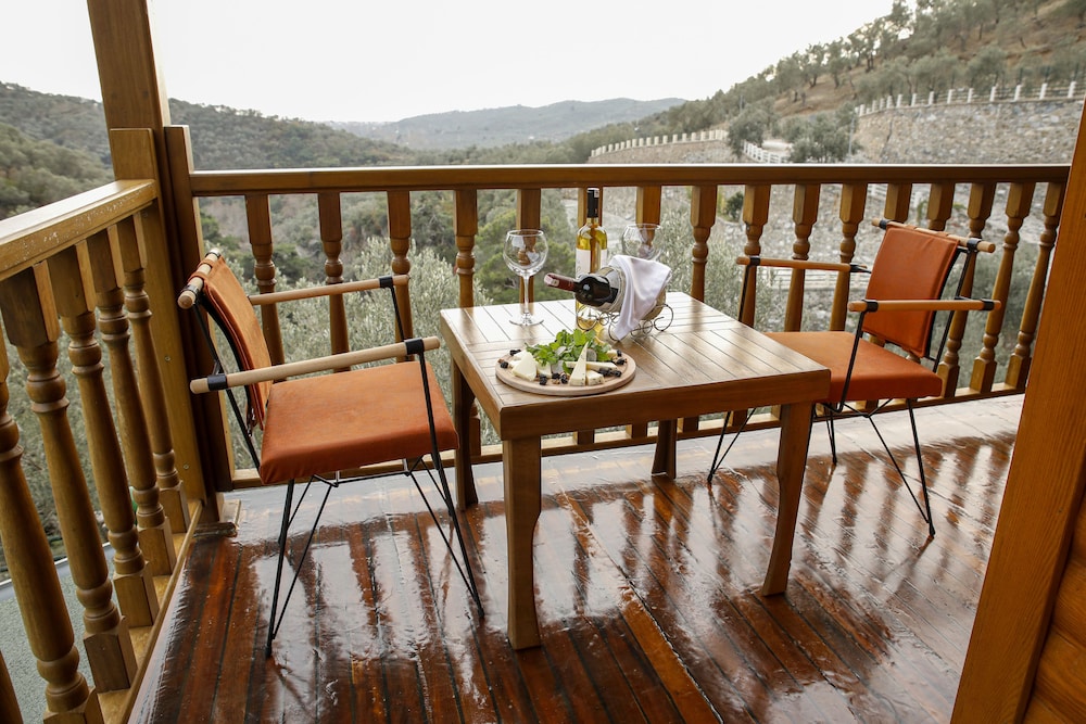 Deluxe Tree House, River View photo 2