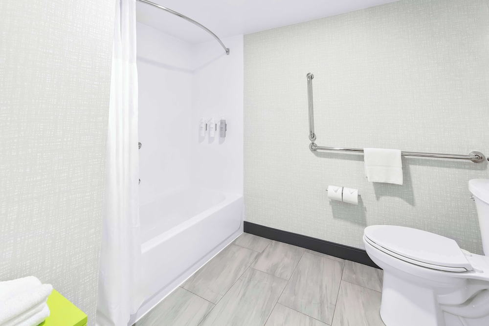 Room, 1 King Bed, Accessible, Bathtub