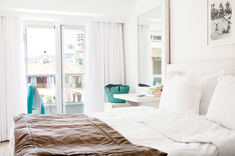 Standard Twin Room Side Sea View photo 2