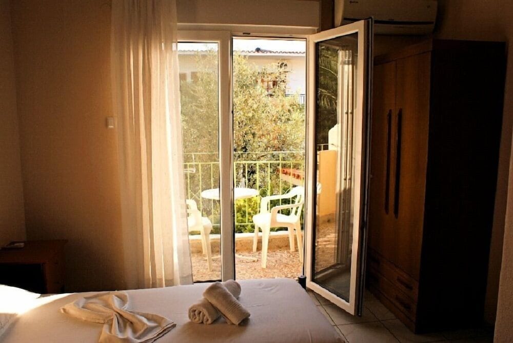 Double Room (B) photo 2