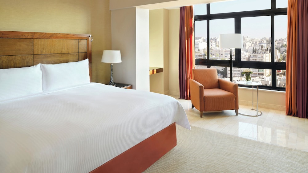 Club Room, 1 King Bed (Club Intercontinental) - Photo 1