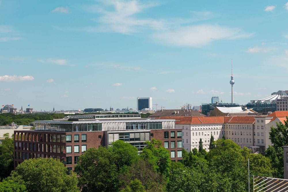 Panoramic Suite, 1 Bedroom, Balcony thumbnail 6