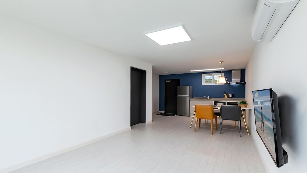 Basic Room, 1 Bedroom (201 (Ocean view)) - Photo 3