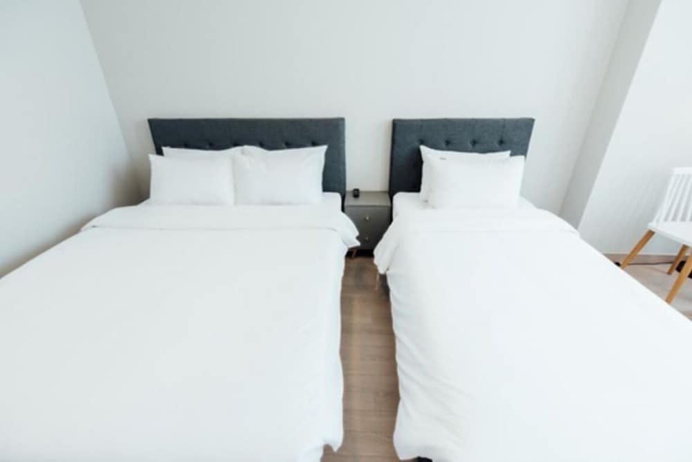 Family Twin Room - Photo 15
