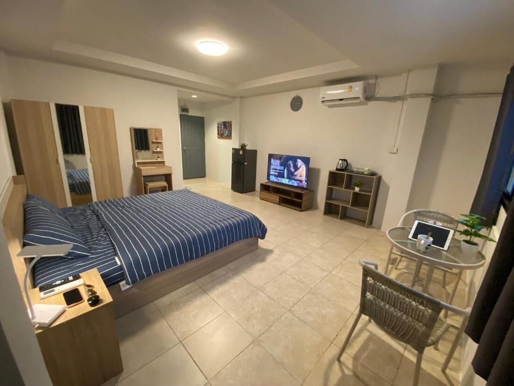 Apartment, 1 Bedroom, Smoking photo 3