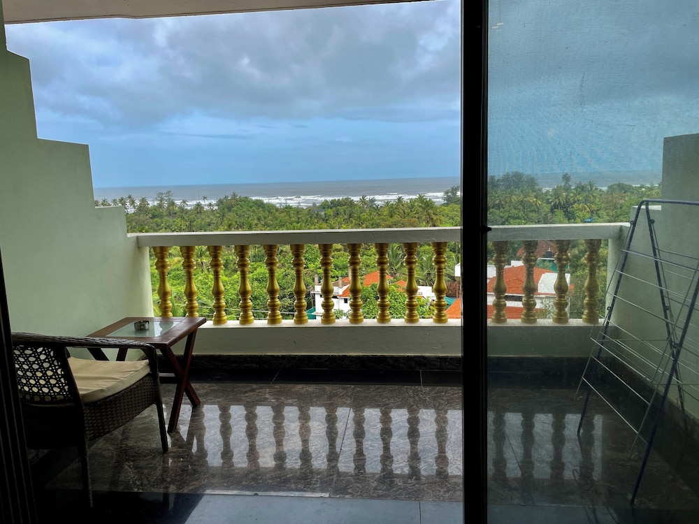 Standard Room, Balcony, Sea View - Photo 8