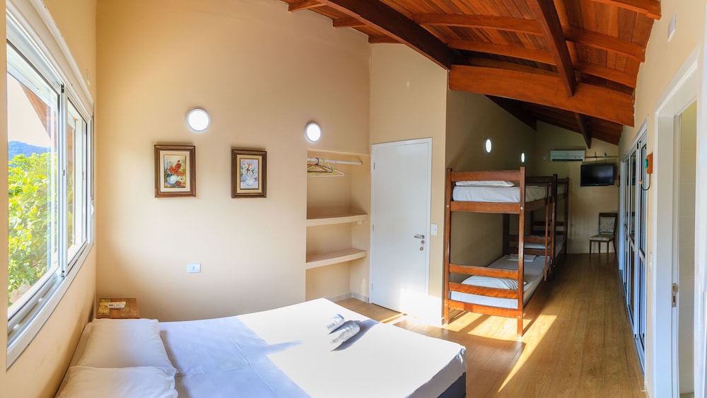 Room (6 beds - master) photo 3