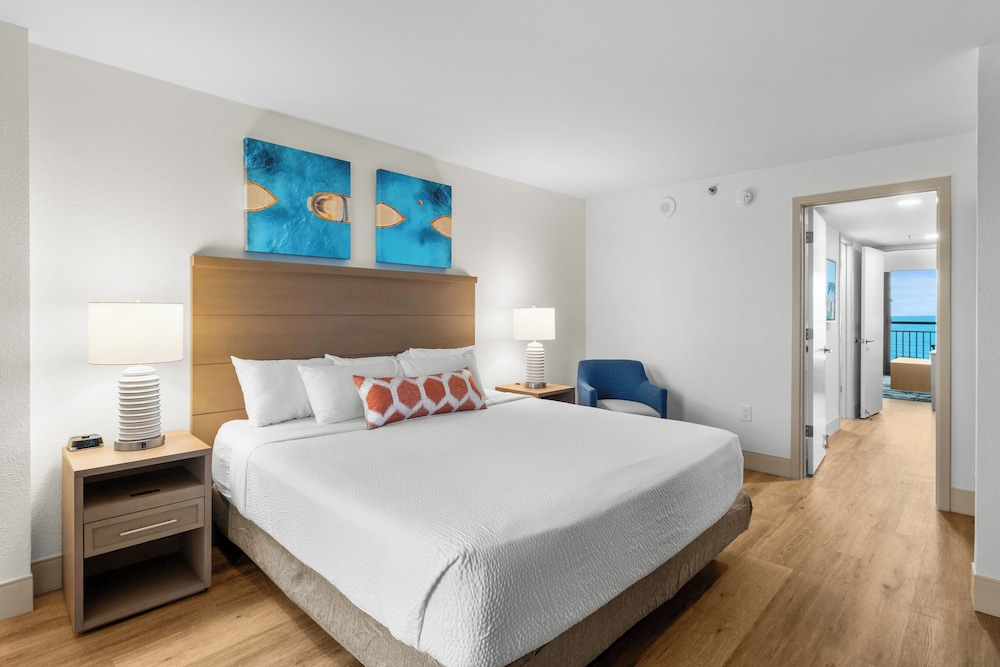 Deluxe Suite, 1 Bedroom, Oceanfront (King) photo 1