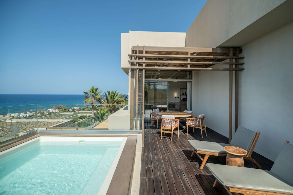 Signature Suite Sea View Hot Tub - Photo 9