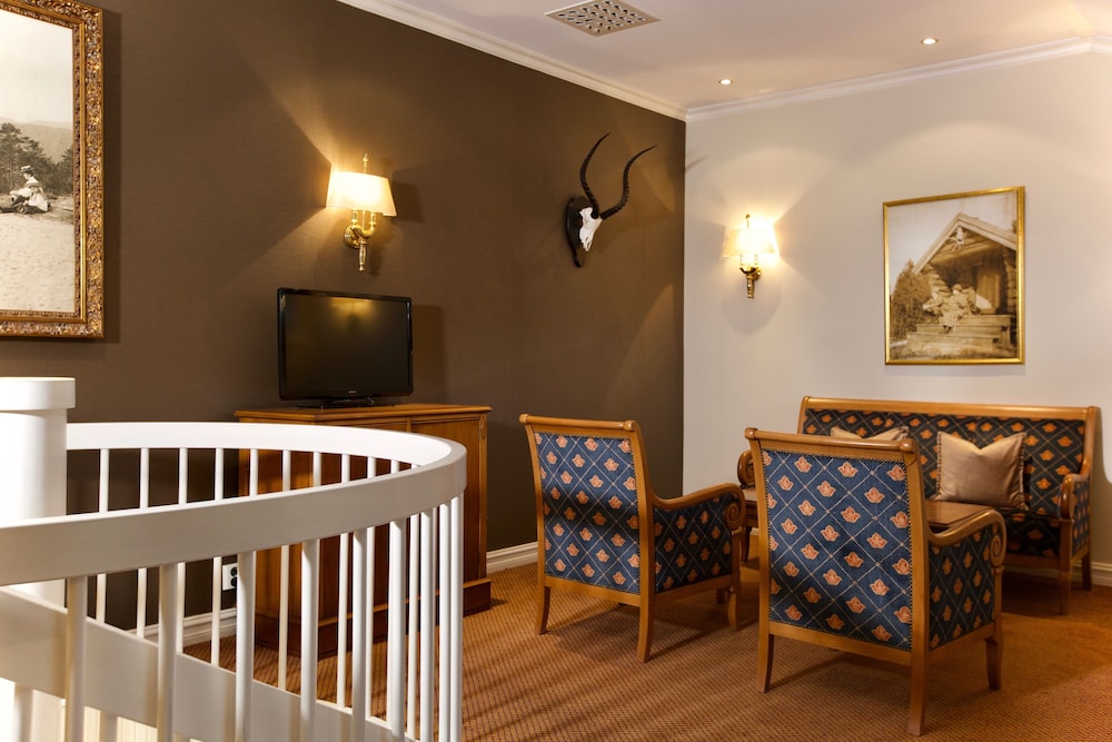 Suite - Photo 3