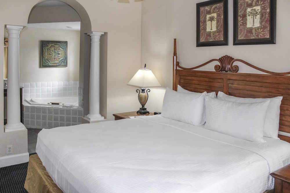 2 Bedroom 1 King 2 Twins Suite Accessible Tub