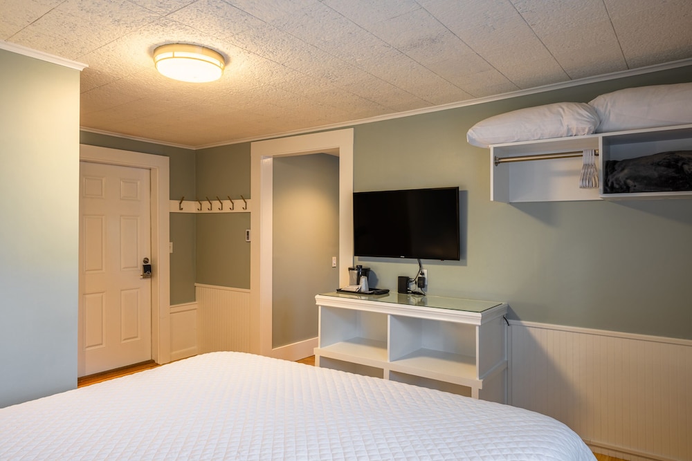 Studio Apartment-King photo 1