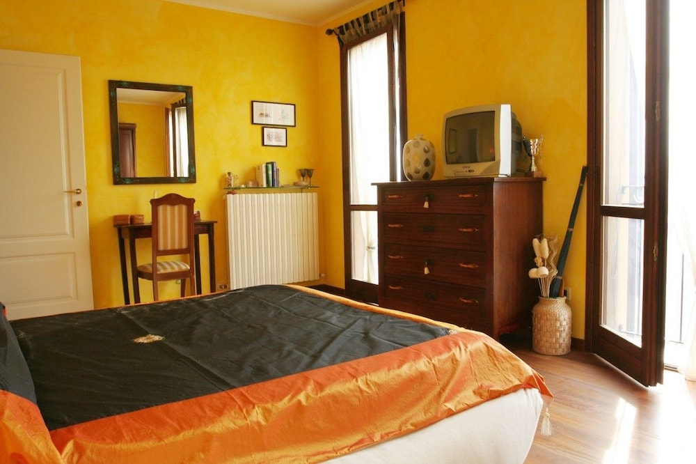 Double or Twin Room, Private Bathroom, Garden View photo 3