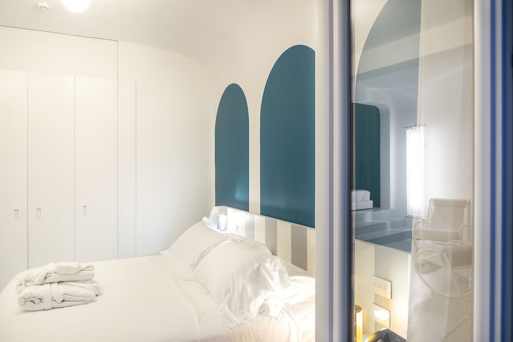 Superior Double Room, Sea View - Photo 9