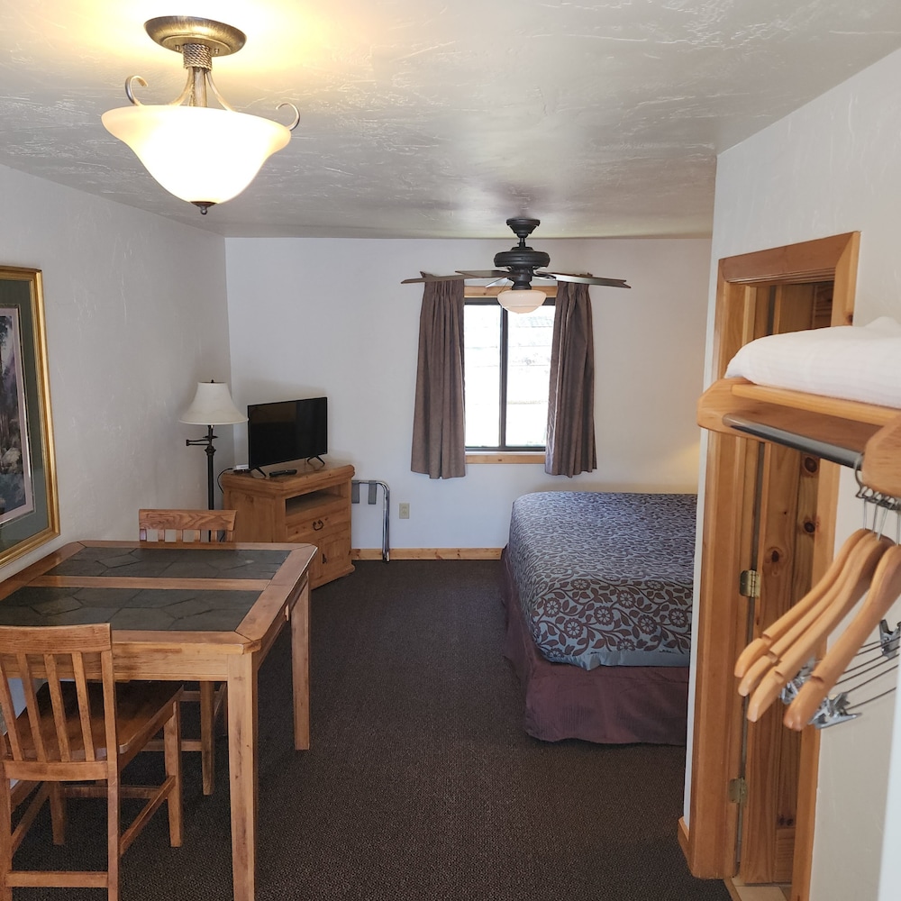 Comfort Room, 1 King Bed, Jetted Tub photo 1