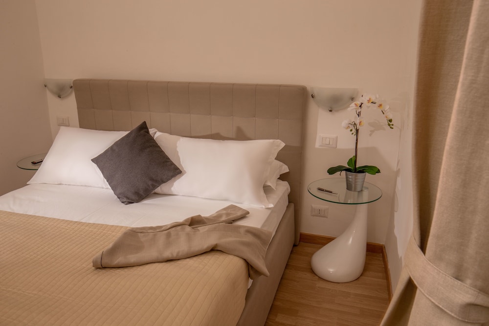Economy Double or Twin Room photo 3