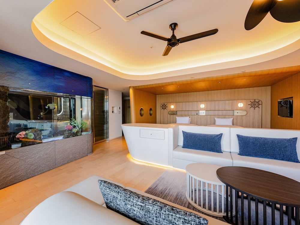 Premier Twin Room (with Kobe Suma Sea World tickets)