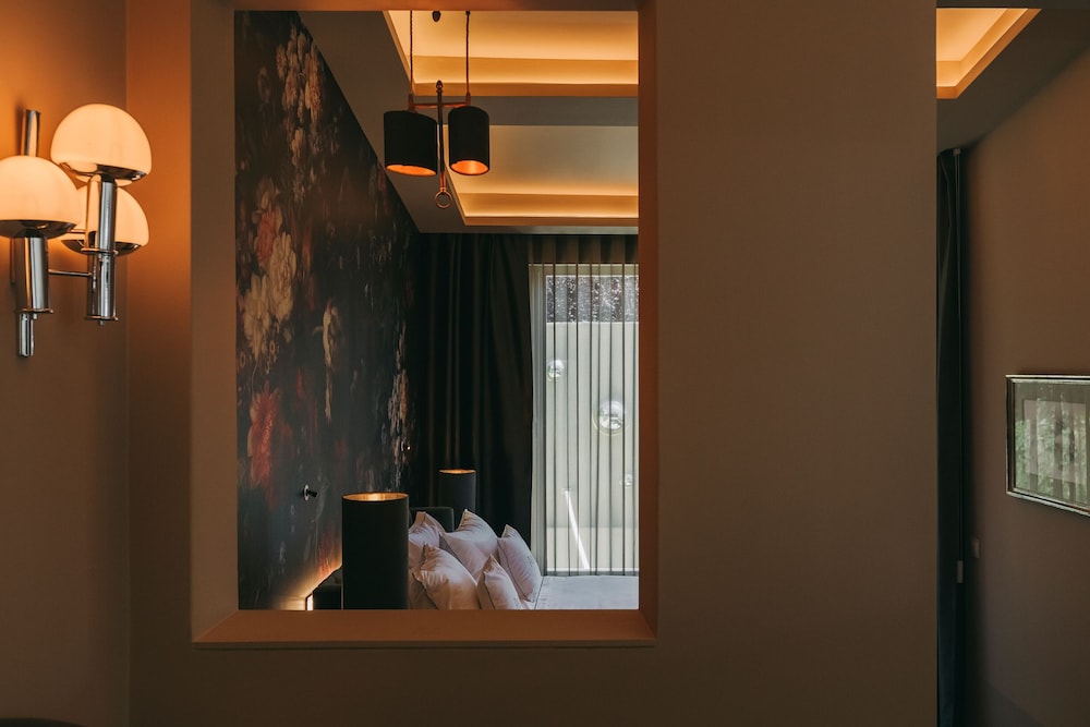 Signature Double Room thumbnail 5