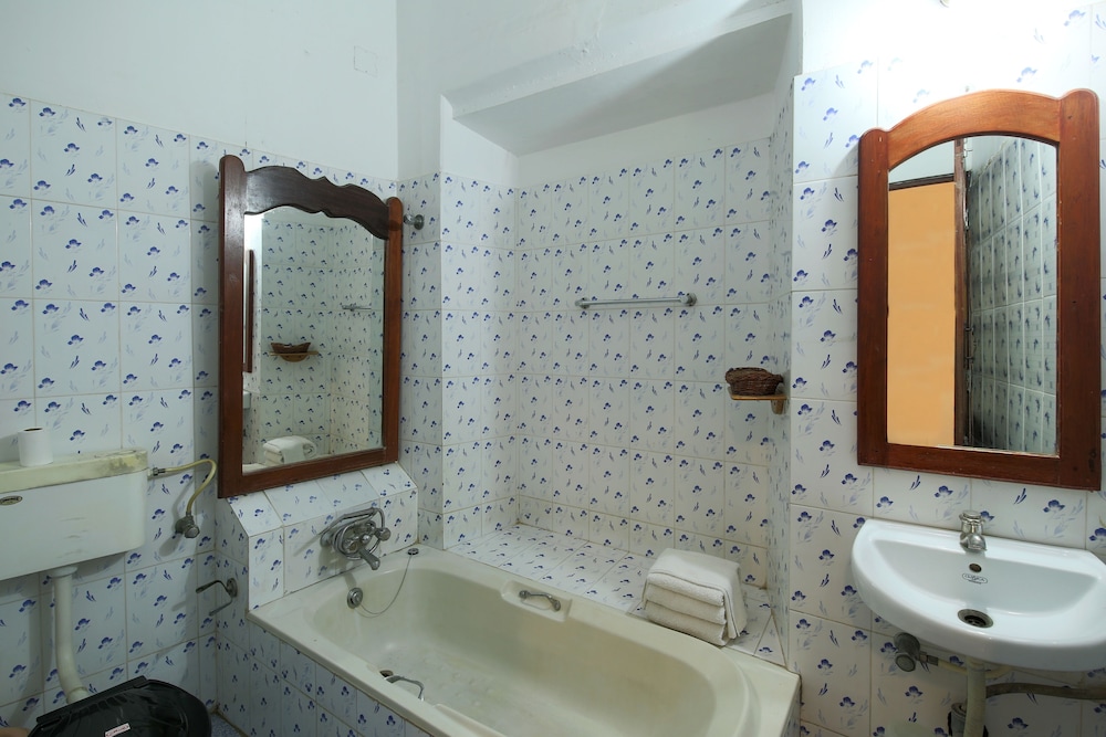 Wood Mansion - Photo 4