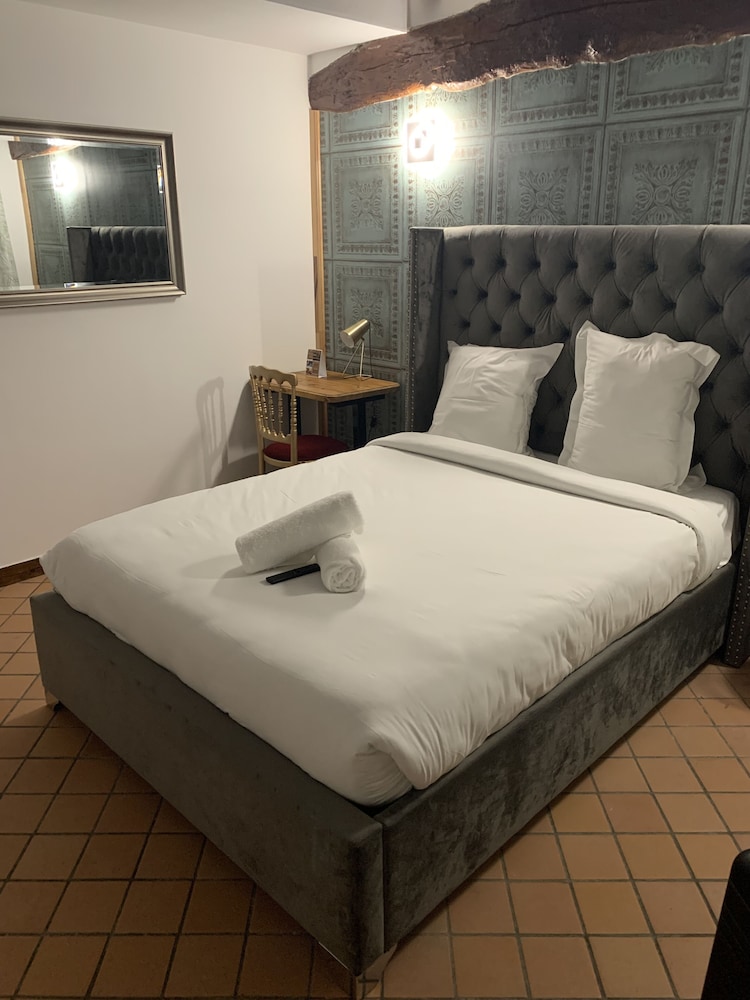 Double Room - Photo 7
