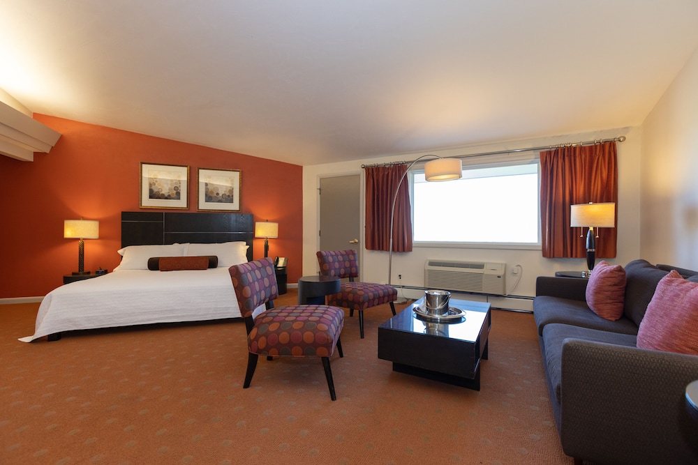Deluxe King Lodge Room photo 2
