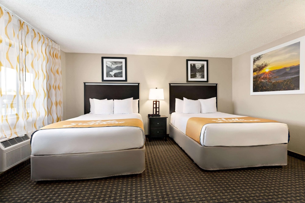 Suite, Multiple Beds, Non Smoking (1st Floor Only) - Photo 1