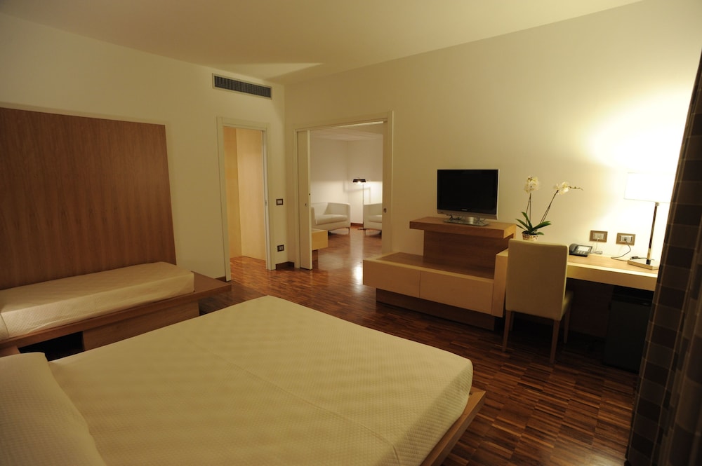 Suite - Photo 2