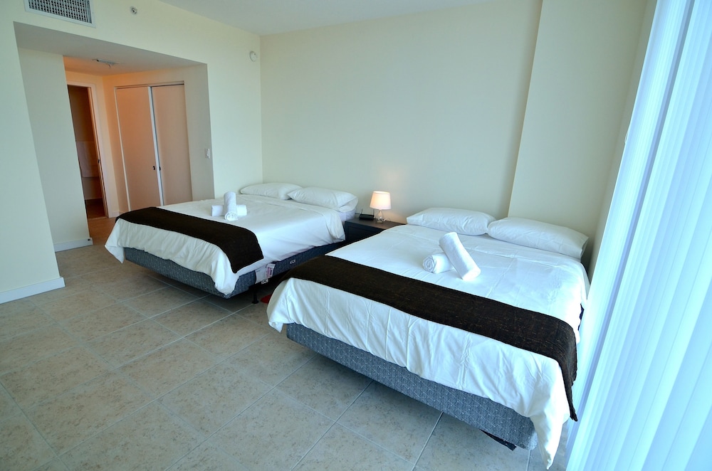 Deluxe Apartment, 2 Bedrooms, Pool Access, City View photo 3