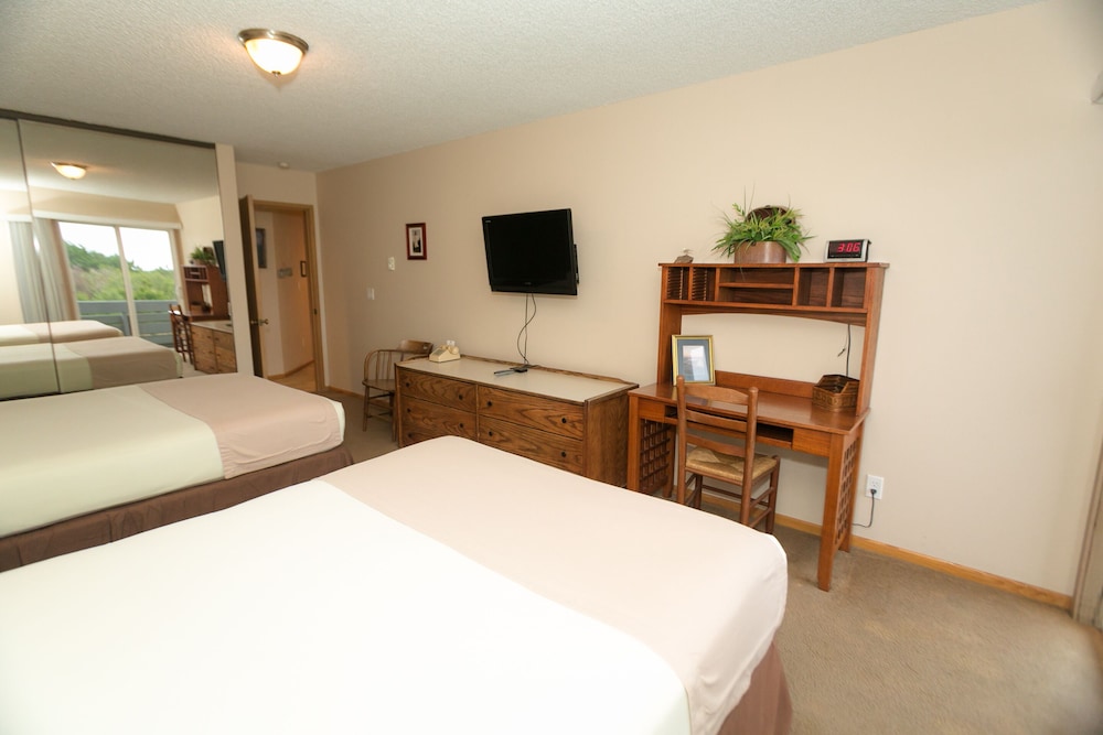 Deluxe Room, Multiple Beds, Kitchen, Pool View (1 Bedroom Dlx -Room 201-Pet Friendly) - Photo 3