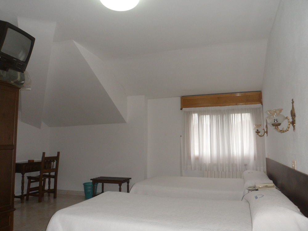 Double or Twin Room photo 3