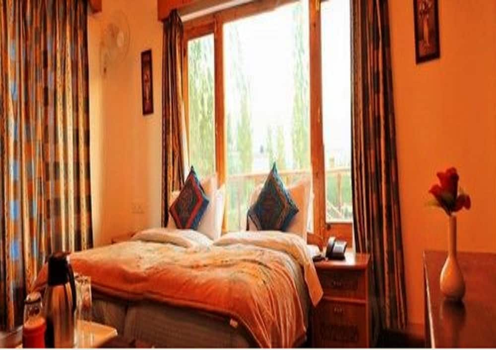 Deluxe Double Room, 1 Double Bed, Smoking photo 3