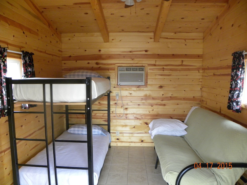 Cabin, 1 Bunk Bed and 1 Futon photo 3