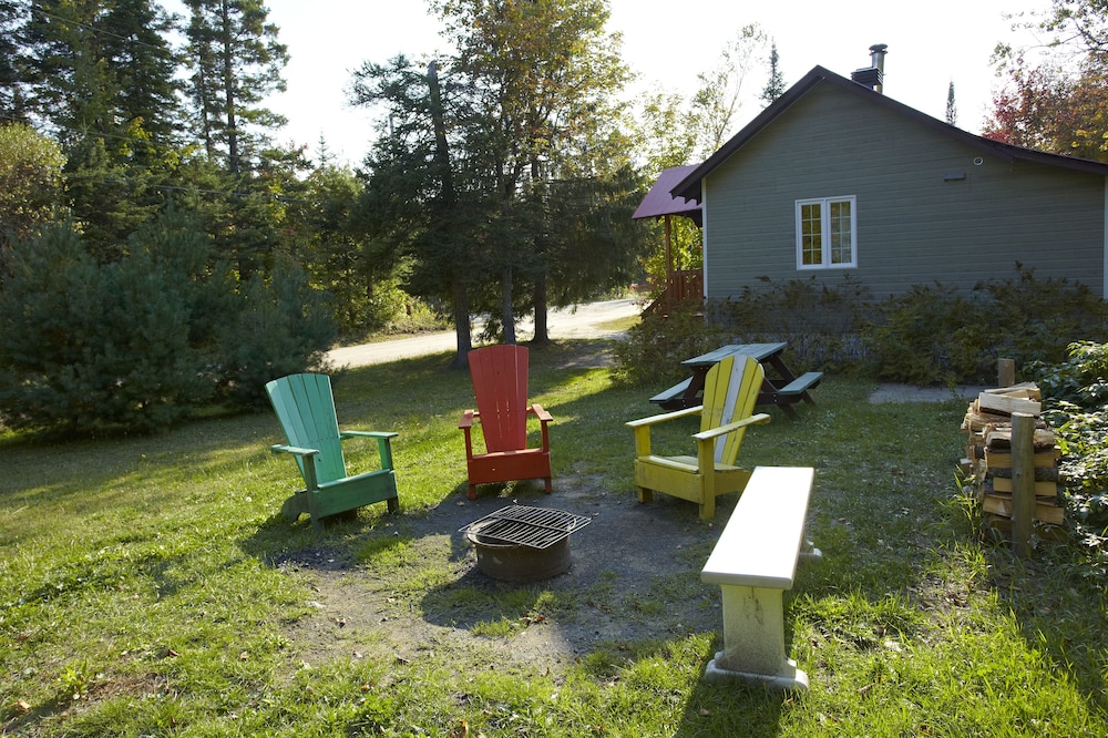 Chalet, 2 Bedrooms, Fireplace (St-Hubert) photo 2