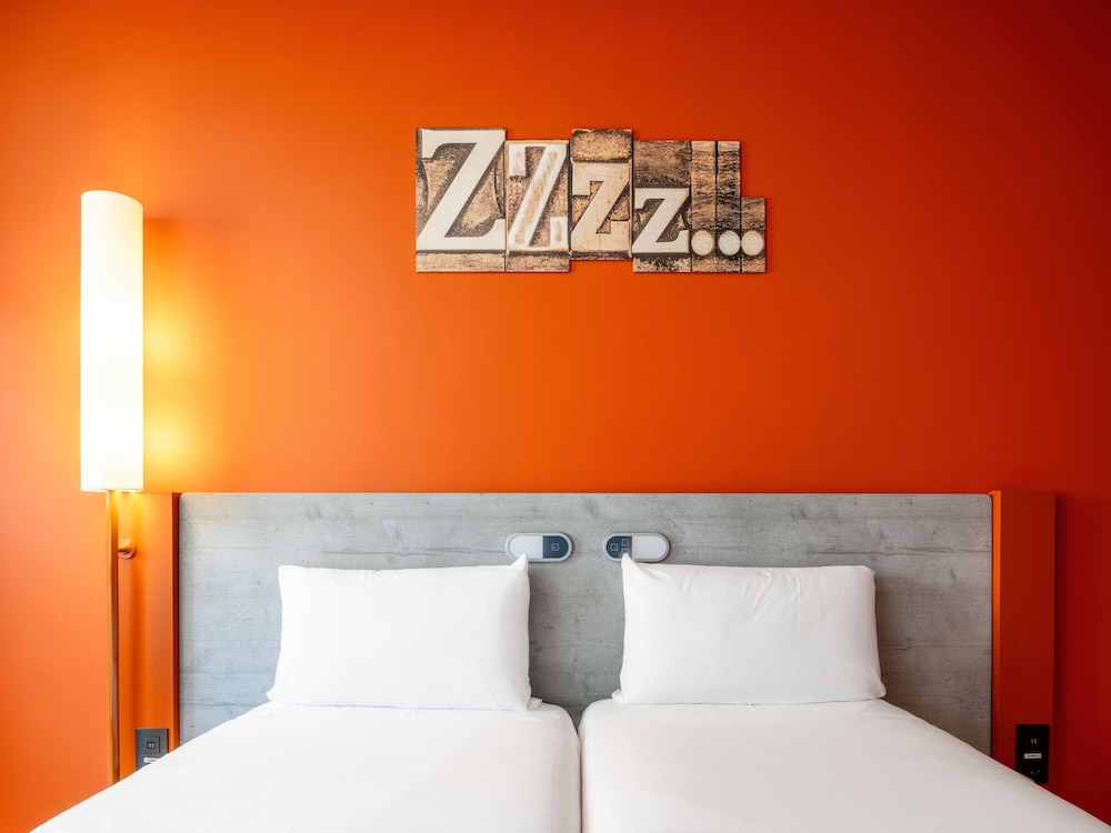 Standard Room, 2 Twin Beds, Non Smoking - Photo 5