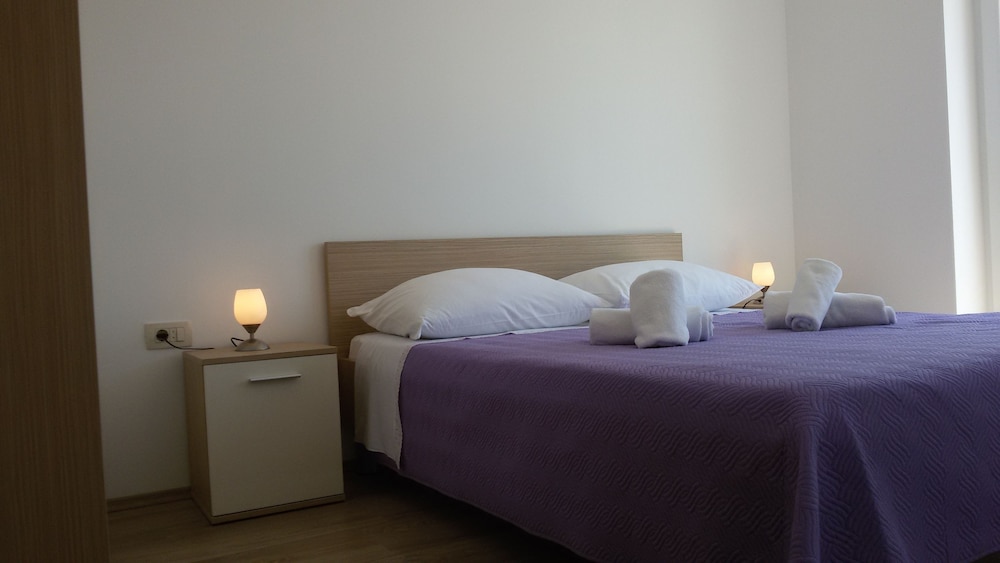 Deluxe Apartment, Balcony, Partial Sea View