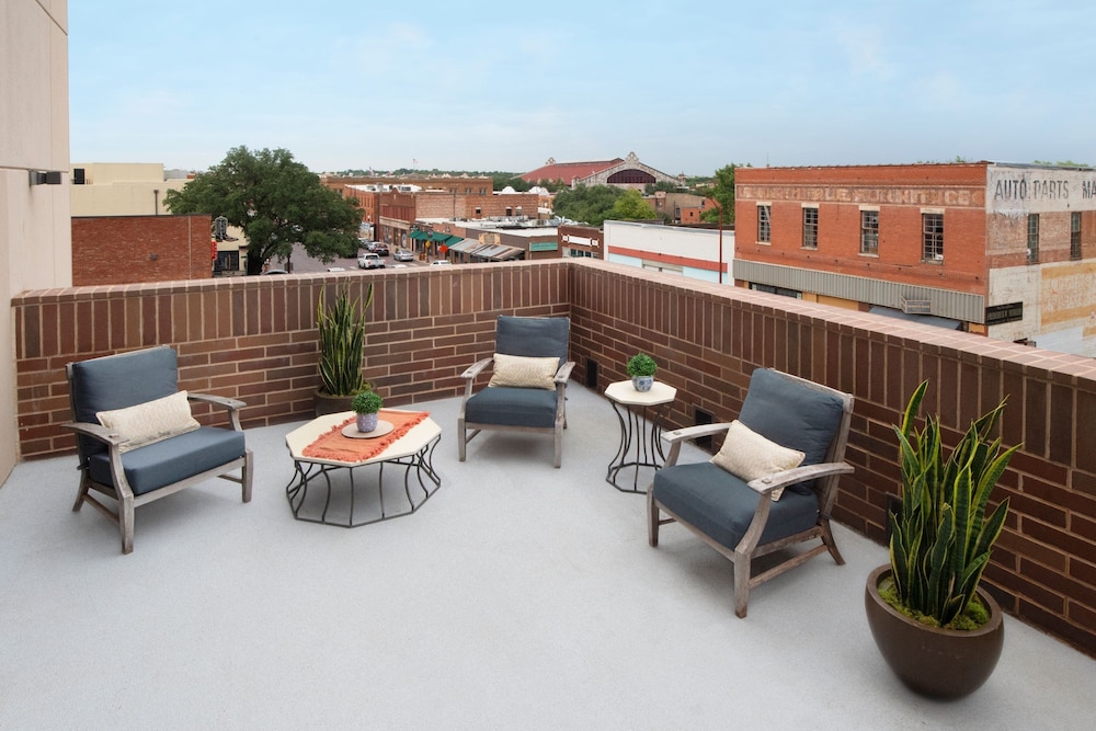 Suite, Multiple Beds, City View (Balcony)