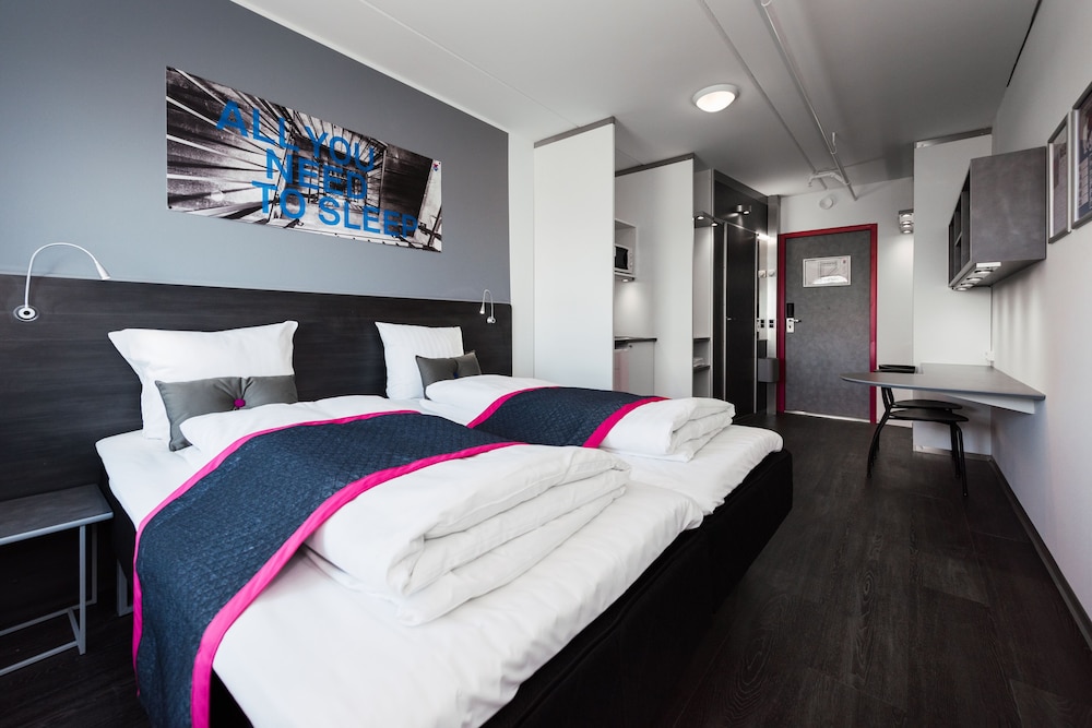 Studio, 2 Twin Beds, Kitchenette