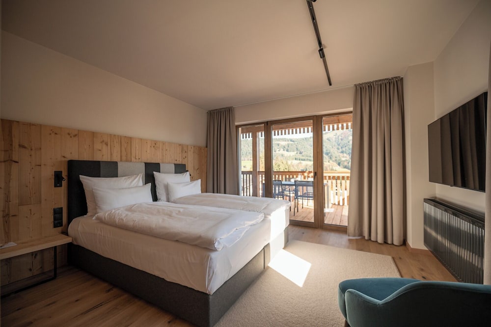 Family Apartment, Multiple Beds, Kitchen, Mountain View