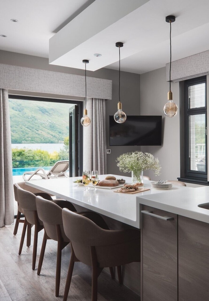 Luxury Villa, 5 Bedrooms, Lake View photo 3