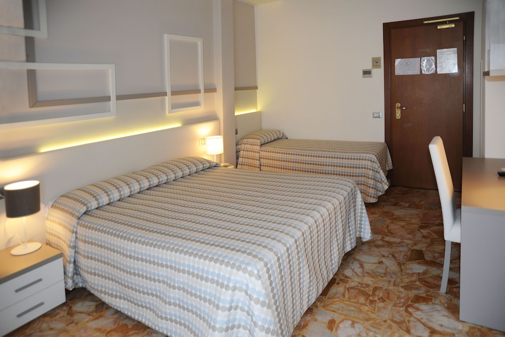 Quadruple Room, 1 Bedroom - Photo 1
