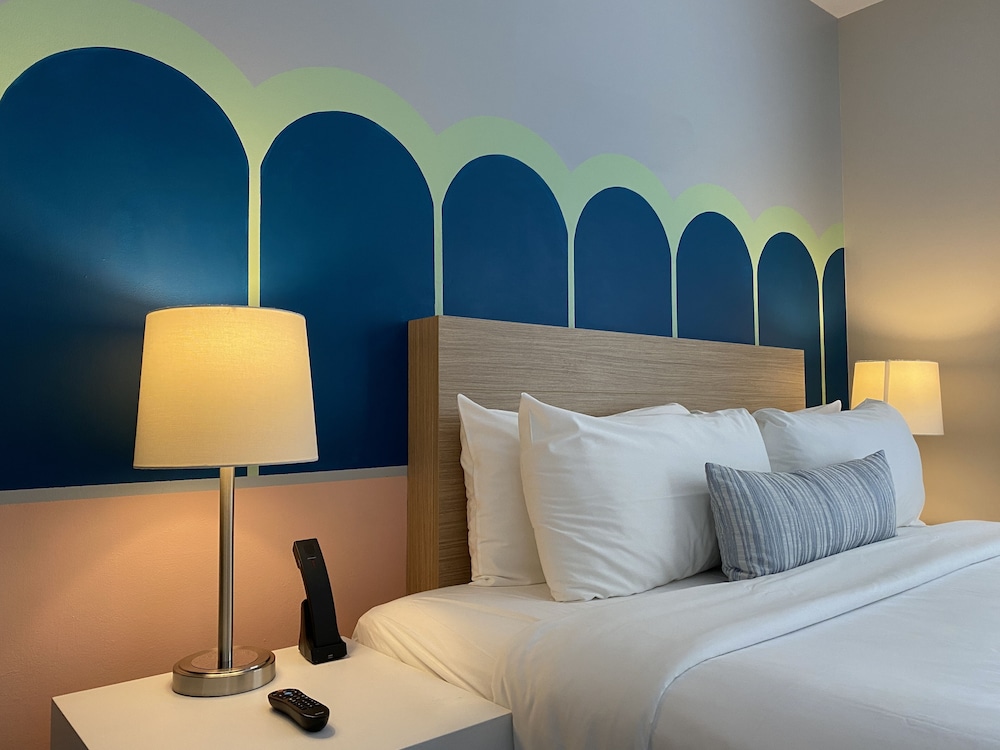 Premium Room, 1 King Bed photo 2