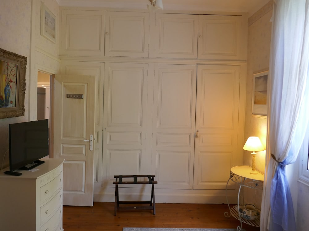 Room (Chambre Les Bleuets) photo 3
