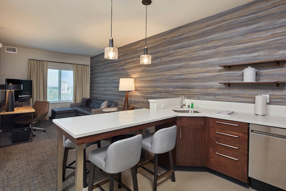 Suite, 1 Bedroom - Photo 4