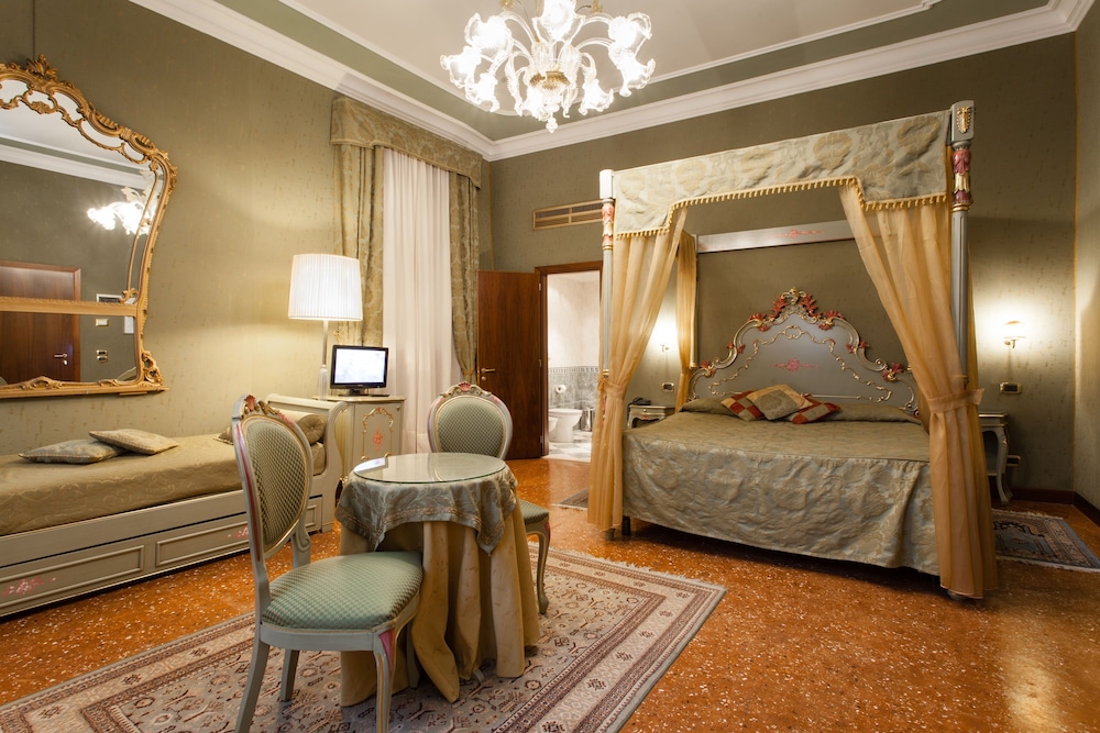 Junior Suite thumbnail 6