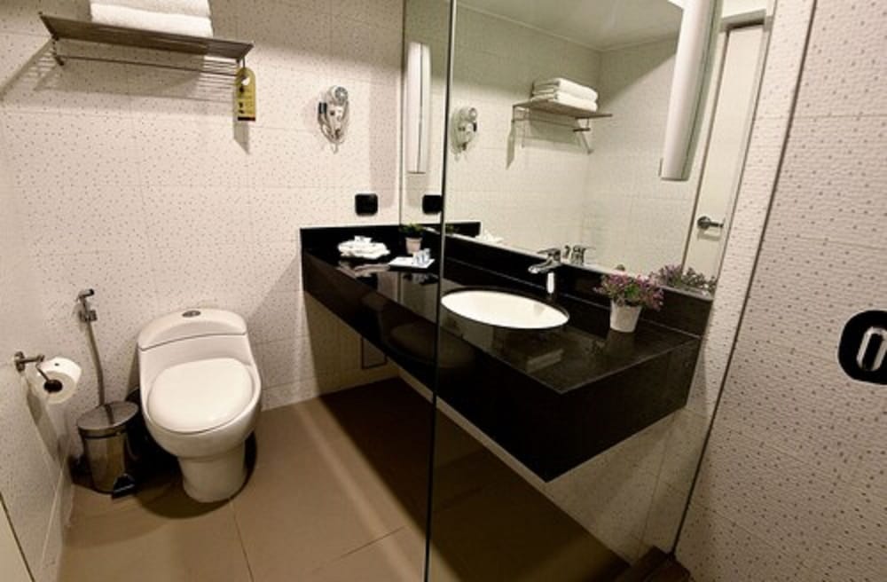 Superior Twin Room, City View - Photo 3