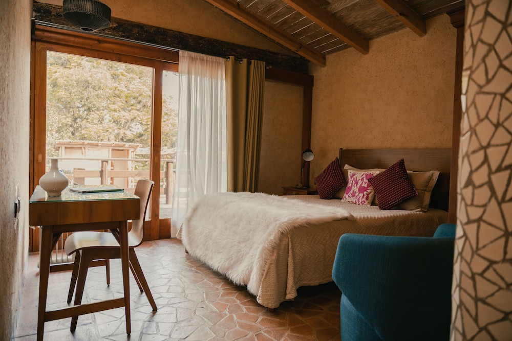 Standard Suite, 1 Queen Bed