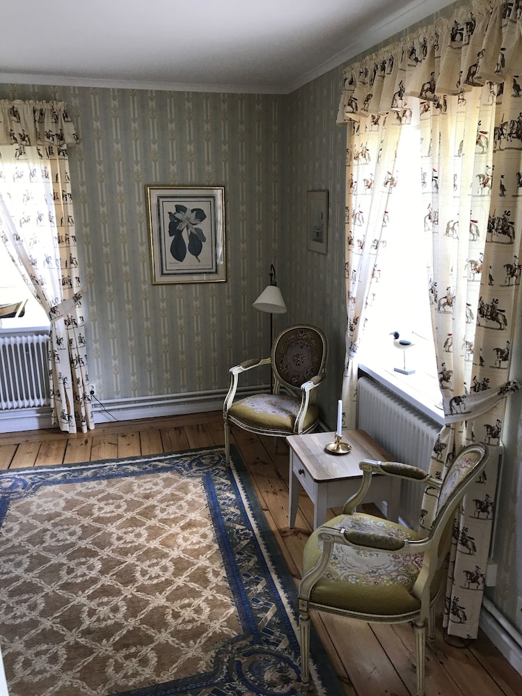 Standard Twin Room, Garden View, Annex Building photo 3
